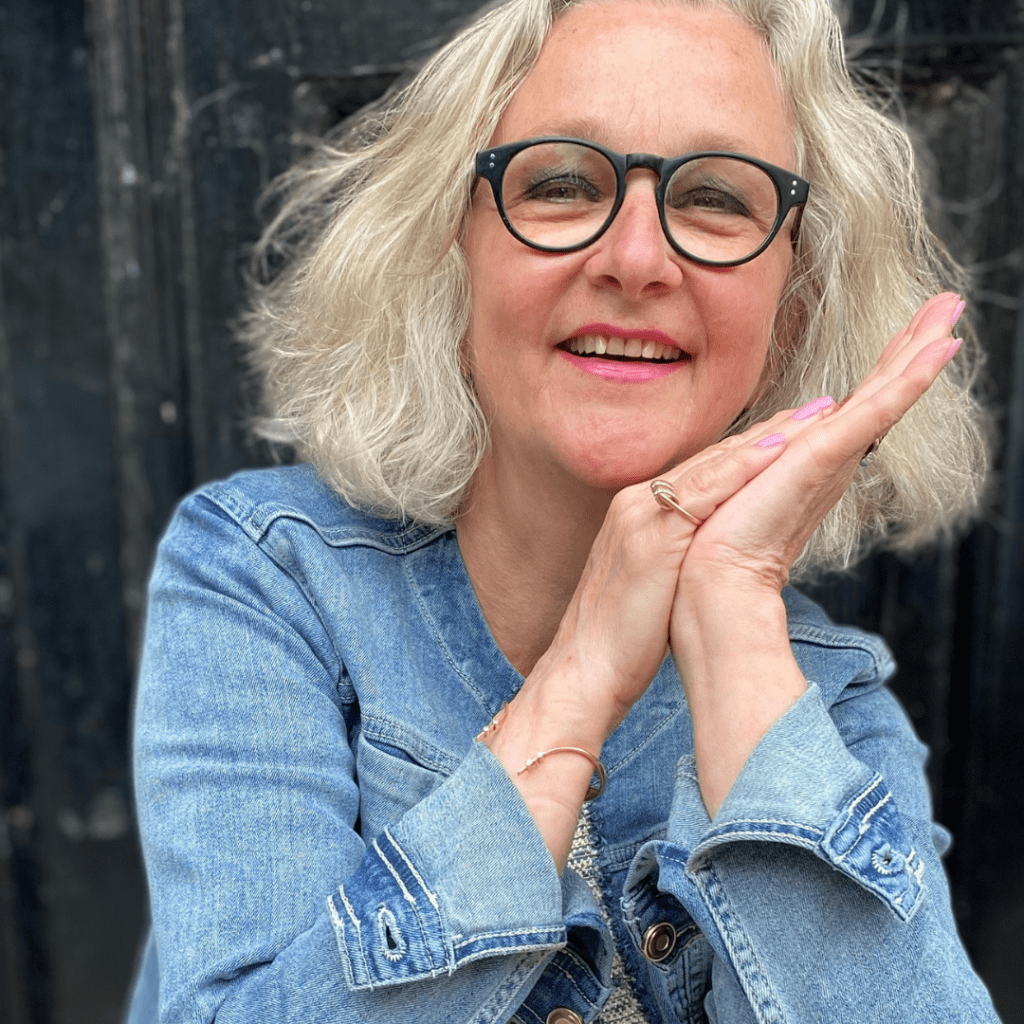 Birgitte-Reeslev-to-hænder-foran-ansigt